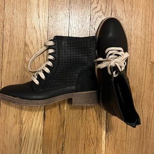 JG boots, size 5.5